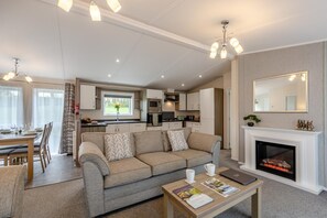 TV - 2 Bed in Bentham (oc-l37871) (Bentham)