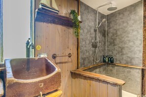 Towels - 1 Bed in Ashover (oc-h42437) (Ashover)