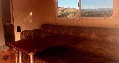 Northern Stargazing Mountain Haven, Scenic & Peaceful views 2-BR R/V with AC!