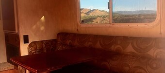 Northern Stargazing Mountain Haven, Scenic & Peaceful views 2-BR R/V with AC!