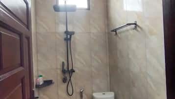 Deluxe Double Room | Bathroom | Shower