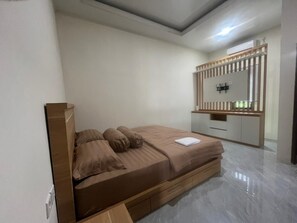 Deluxe Double Room | In-room safe, soundproofing, iron/ironing board, free WiFi - Collection O near Bandar Udara Aji Penge (Sungai Siring)