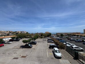 Third-party on-site parking - L’écrin Bleu – Sea View Apartment for 4 Guests (Le Cap d'Agde)