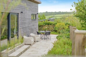 Outdoor dining - 1 Bed in St. Issey (oc-w42638) (Saint Issey)
