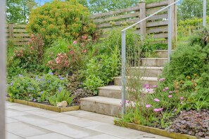 A garden with a wooden fence, steps, and various plants. - 1 Bed in St. Issey (oc-w42638) (Saint Issey)