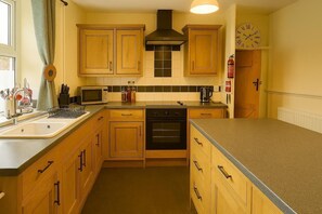 Microwave, oven, dishwasher, high chair - 2 Bed in Reeth (oc-b42655) (Reeth)