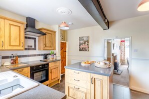Microwave, oven, dishwasher, high chair - 3 Bed in Reeth (oc-b42655) (Reeth)