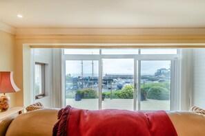 Iron/ironing board, travel cot, free WiFi, bed sheets - 3 Bed in Saundersfoot (oc-m42704) (Saundersfoot)