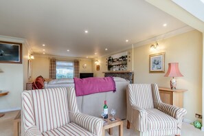 TV, fireplace - 3 Bed in Saundersfoot (oc-m42704) (Saundersfoot)