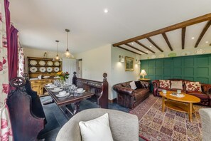 Living area - 4 Bed in Cwmllinau (oc-d42709) (Cwm-Llinau)