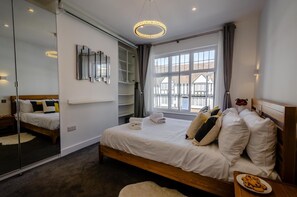 Bügeleisen/Bügelbrett, Reisekinderbett, kostenloses WLAN, Bettwäsche