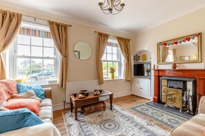 TV, fireplace - 4 Bed in Bacton (oc-w42635) (Bacton)