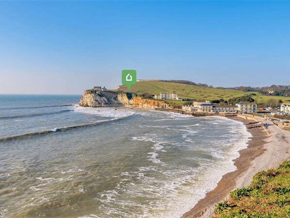 Beach - 3 Bed in Freshwater (oc-78099) (Freshwater)