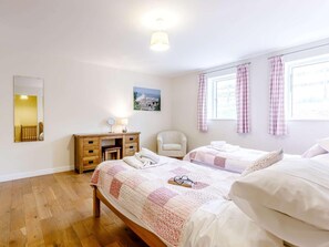 Bügeleisen/Bügelbrett, Reisekinderbett, kostenloses WLAN, Bettwäsche