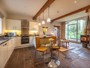 Oven, dishwasher, cookware/dishes/utensils - 1 Bed in Brecon (oc-42950) (Llanfrynach)