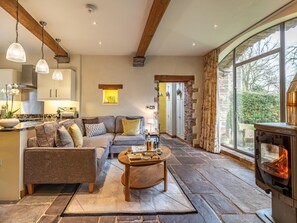 TV, fireplace - 1 Bed in Brecon (oc-42950) (Llanfrynach)