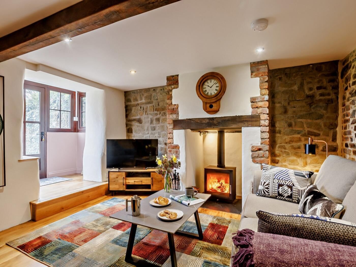 TV, fireplace