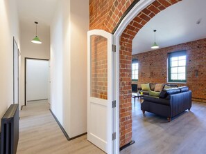 Interior - 3 Bed in Freshwater (oc-78098) (Freshwater)