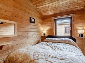 WiFi (free), bed sheets