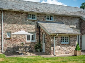 Outdoor dining - 1 Bed in Brecon (oc-42942) (Llanfrynach)