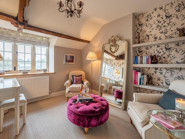 TV, fireplace - 1 Bed in Brecon (oc-42942) (Llanfrynach)