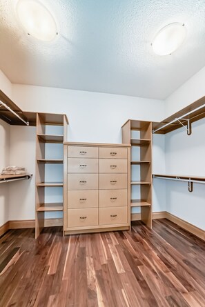 Interior - Relaxing Countryside Retreat Minutes from Red Deer (RED DEER COUNTY)