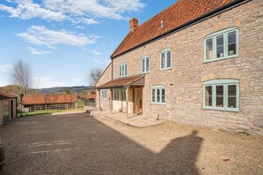 Exterior - 5 Bed in Wells (oc-64472) (Yarley)