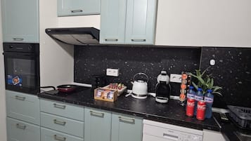 Departamento Deluxe, balcón, vista a la ciudad | Cocina privada