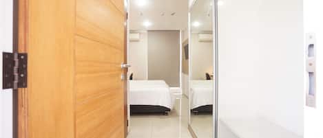 Deluxe Twin Room | Desk, soundproofing, WiFi (free), bed sheets