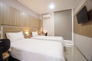 Deluxe Double Room - Townhouse Oak Hotel Damar Kurung (Gresik)