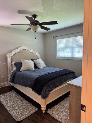 3 dormitorios, tabla de planchar con plancha, wifi gratis y ropa de cama