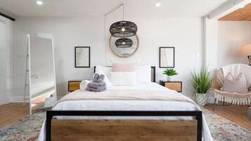 Iron/ironing board, free WiFi, bed sheets