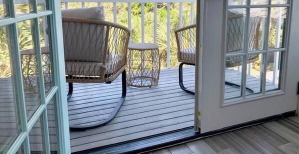 Property grounds - Vacay or Relocation Home | 3 min walk to beach (Neptune Beach)