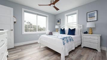 Tabla de planchar con plancha, wifi gratis y ropa de cama