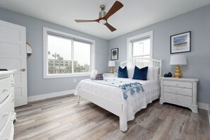 Tabla de planchar con plancha, wifi gratis y ropa de cama 
