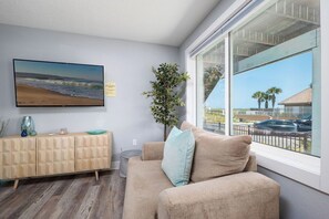 TV - Oceanfront w views for grps/families (ground fl) (Jacksonville Beach)