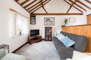 TV - 2 Bed in Thurleigh (oc-s42690) (Thurleigh)