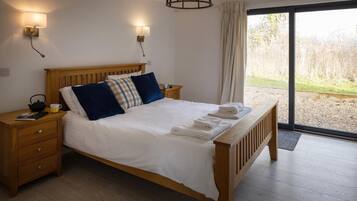 1 bedroom, iron/ironing board, travel cot, free WiFi
