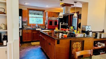 King Double Room with City View | Private kitchen | Electric kettle