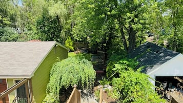 Deluxe Double Room, 1 King Bed, Garden View | Property grounds