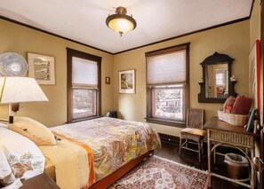 Egyptian cotton sheets, premium bedding, down comforters - Burnt Toast Inn and Washington House 2 (Ann Arbor)