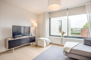 TV - 2 Bed in Swanage (oc-c41747) (Swanage)