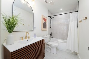 Hair dryer, towels - Be A Nomad | New Listing l 2br 3 blks to beach - D (Jacksonville Beach)