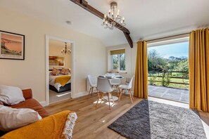TV - 1 Bed in Milton Damerel (oc-l42805) (Milton Damerel)