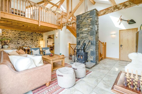 TV, fireplace - 2 Bed in Ravenstonedale (oc-h42732) (Ravenstonedale)