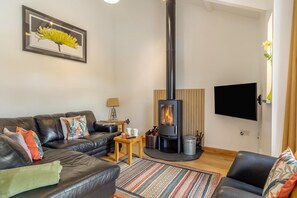 TV, fireplace - 2 Bed in Duloe (oc-b27524) (Duloe)