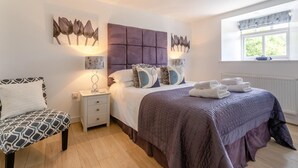 A bedroom with a bed, bedside table, lamp, and a chair. - 2 Bed in Duloe (oc-r27525) (Duloe)