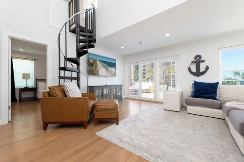 Be A Nomad | Ocean view pool home