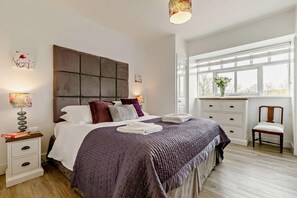 Bügeleisen/Bügelbrett, Reisekinderbett, kostenloses WLAN, Bettwäsche