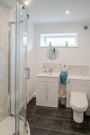 Towels - 2 Bed in Millendreath (oc-o42698) (Millendreath)